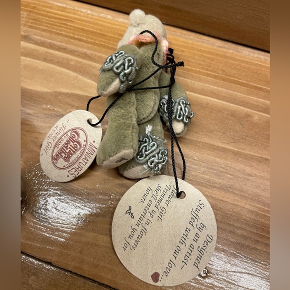 Ganz Mini Teddy Bear Flower Girl - Picture 4 of 16